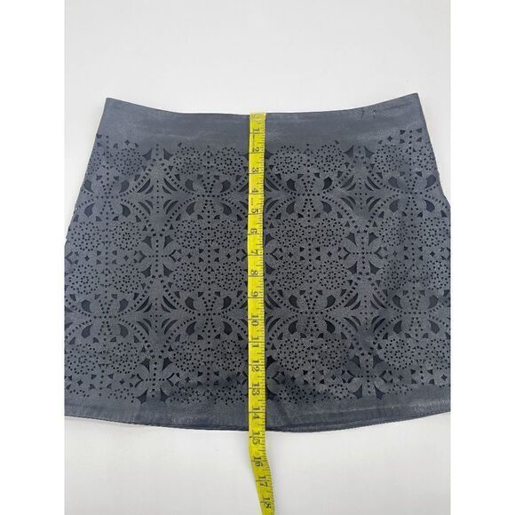 Forever 21 Leather Mini Skirt Lace Pattern Sz M Zip Up Black AS IS - Picture 3 of 4